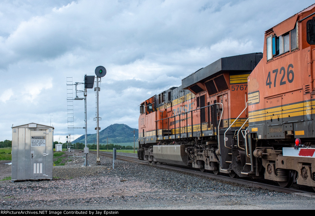 High Green for BNSF 5767 at Winston 